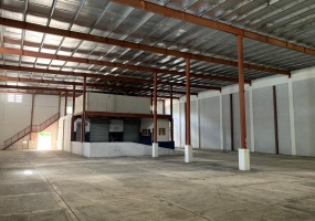 Nave industrial en venta, nave en Autopista Duarte, bodega industrial Santo Domingo, venta de naves industriales, almacén en venta, nave 1600 m², inversión industrial, propiedad industrial República Dominicana, nave con amplio parqueo, acceso Metro Santo Domingo, cercanía Puerto Haina, cercanía Puerto Caucedo, espacio para rastras, nave lista para mudarse