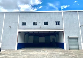 Nave industrial en venta, nave en Autopista Duarte, bodega industrial Santo Domingo, venta de naves industriales, almacén en venta, nave 1600 m², inversión industrial, propiedad industrial República Dominicana, nave con amplio parqueo, acceso Metro Santo Domingo, cercanía Puerto Haina, cercanía Puerto Caucedo, espacio para rastras, nave lista para mudarse