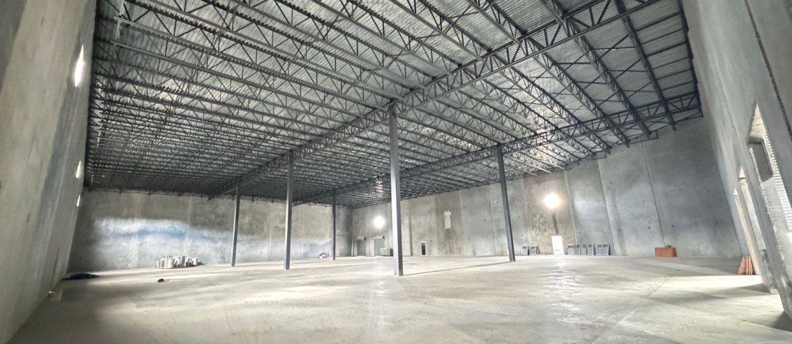 industrial warehouse Dominican Republic warehouse for rent Santo Domingo logistics facility near Haina port column-free warehouse 9-meter clear height warehouse secure warehouse 24/7 industrial space Santo Domingo Oeste nave industrial en Santo Domingo almacén en alquiler República Dominicana parque industrial Santo Domingo Oeste nave sin columnas internas almacén cerca del puerto de Haina nave logística República Dominicana renta de naves industriales