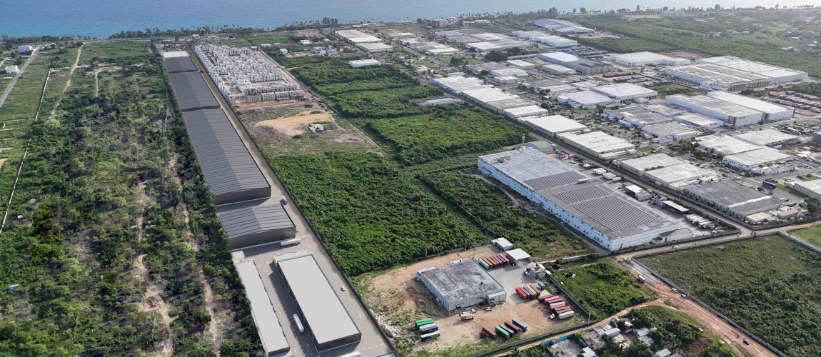 Naves Industriales Parque Logístico Ubicación Estratégica Autopista Las Américas Santo Domingo Este Cerca del Puerto de Caucedo Cerca del Aeropuerto Las Américas (AILA) Nave Industrial en Alquiler Almacén en Alquiler Build to Suit Manufactura Logística y Distribución Almacenaje Altura Libre 7–10 m Techo de Concreto Construcción Sólida Parqueo para Tráilers Acceso para Camiones Seguridad 24/7 Contratos Flexibles Contrato desde 1 Año Complejo Industrial Moderno Logística de Última Milla Ubicación Estratégica en el Caribe Industrial Warehouses Logistics Park Prime Location Las Américas Highway Santo Domingo Este Near Caucedo Port Near Las Américas International Airport (AILA) Warehouse for Lease Industrial Space for Lease Build-to-Suit Manufacturing Facility Logistics & Distribution Storage & Warehousing High Clear Height (7–10 m) Concrete Roof Solid Construction Trailer Parking Truck Access 24/7 Security Flexible Lease Terms One-Year Lease Available Modern Industrial Complex Last-Mile Logistics Strategic Location Caribbean