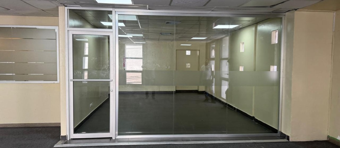 corporate and professional office operations, including full backup power generator, automatic electrical transfer, water storage, elevators, reception and 24-hour security. Santo Domingo, Distrito Nacional.